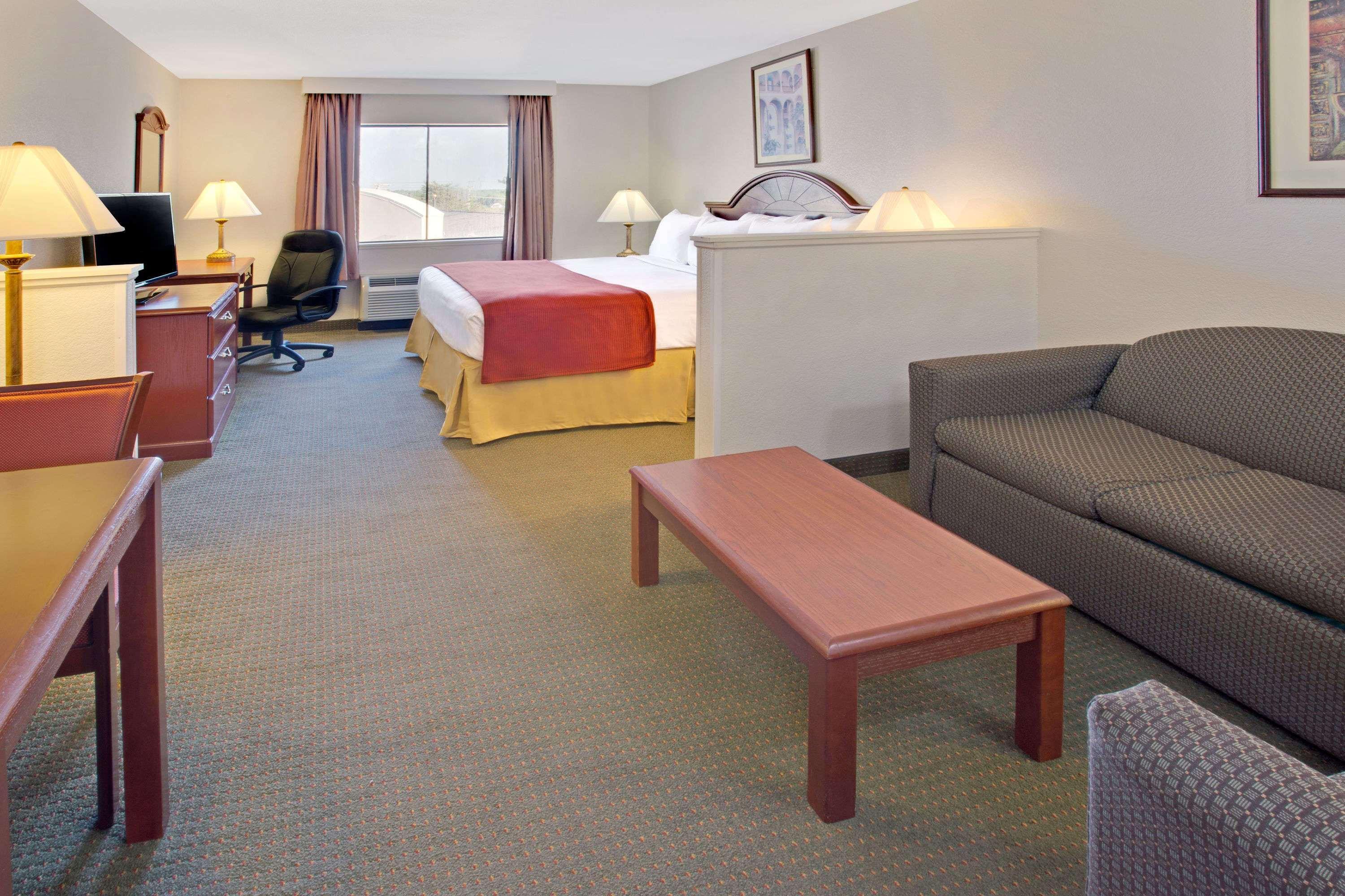Days Inn & Suites By Wyndham Laurel Near Fort Meade Buitenkant foto