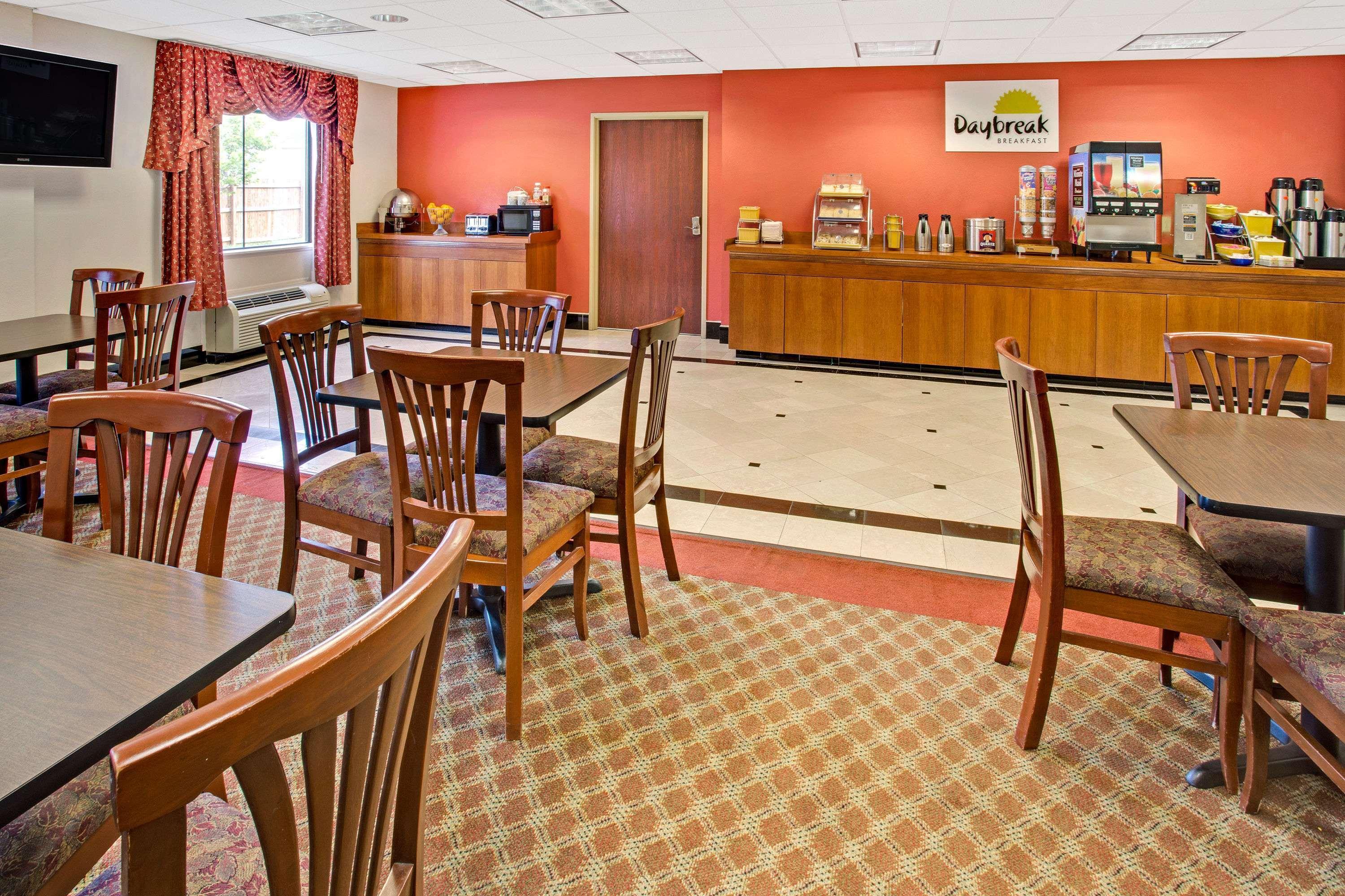 Days Inn & Suites By Wyndham Laurel Near Fort Meade Buitenkant foto