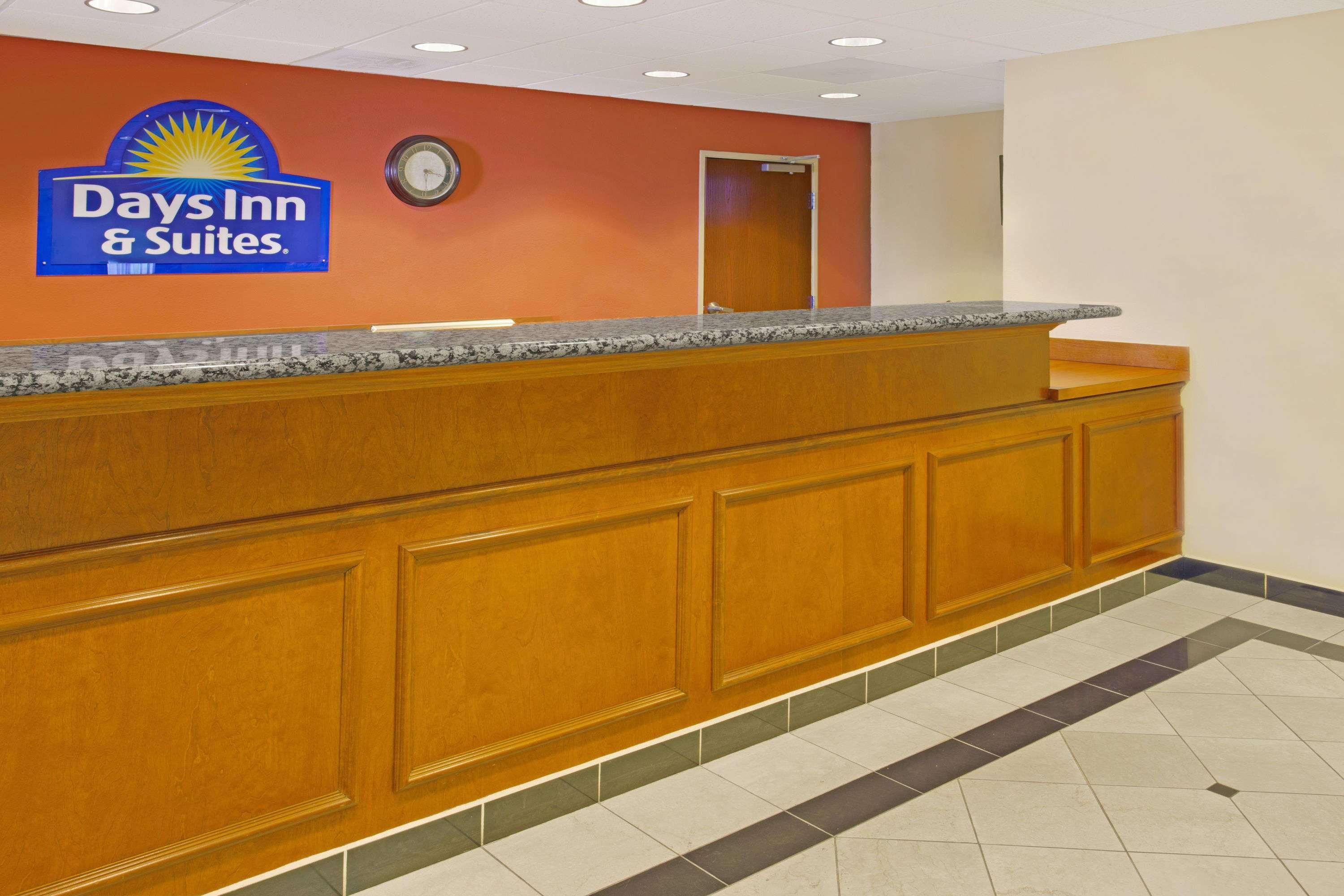 Days Inn & Suites By Wyndham Laurel Near Fort Meade Buitenkant foto