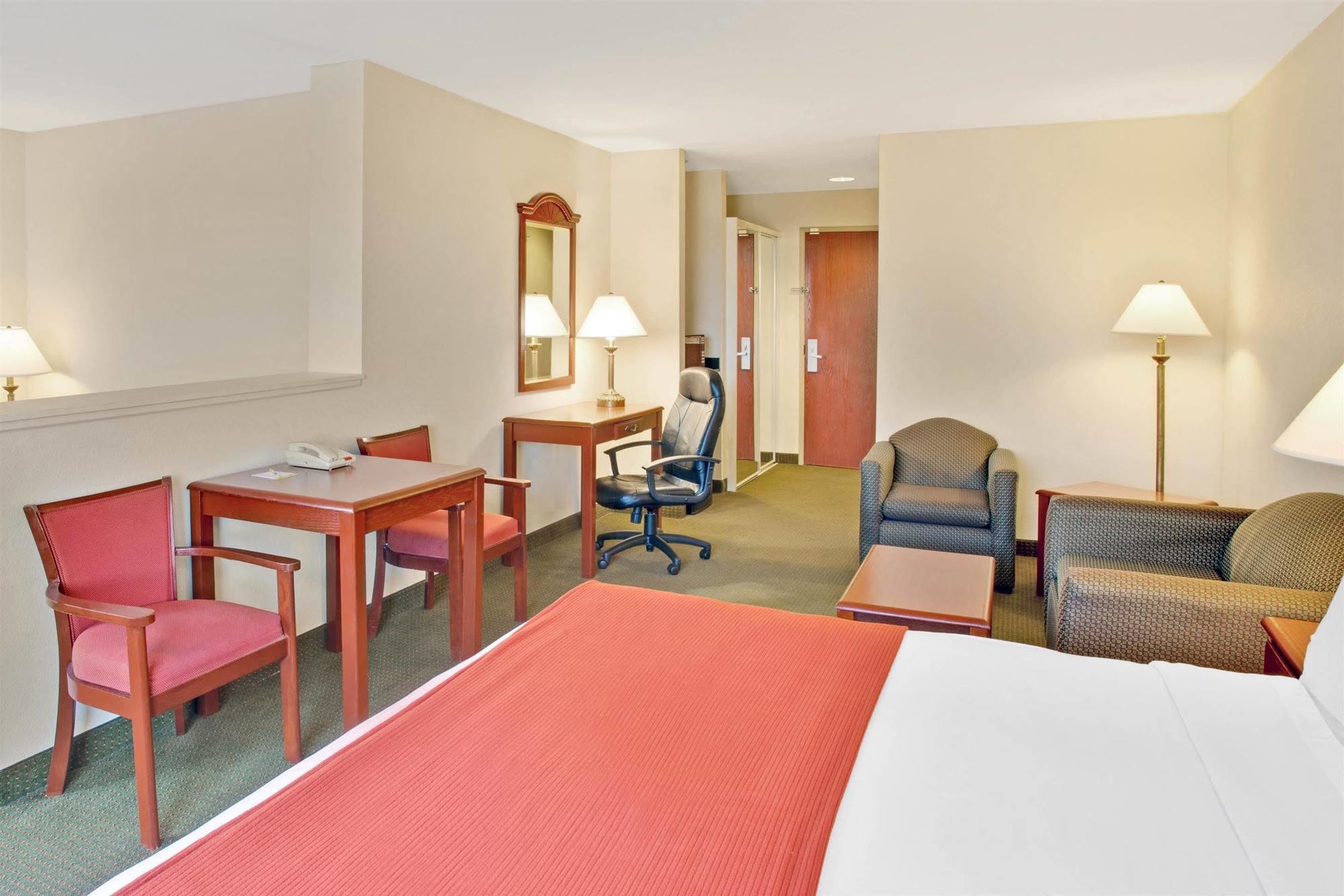 Days Inn & Suites By Wyndham Laurel Near Fort Meade Buitenkant foto